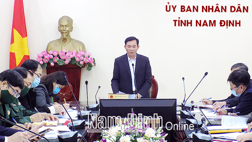 Đồng chí Nguyễn Phùng Hoan, Ủy viên Ban TVTU, Phó Chủ tịch UBND tỉnh chủ trì hội nghị. 