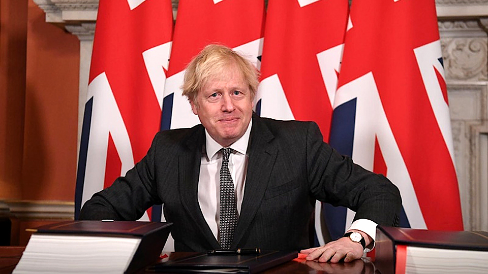 Thủ tướng Anh Johnson sau khi ký thỏa thuận thương mại Brexit với EU tại London, ngày 30-12-2020. (Ảnh: Reuters)