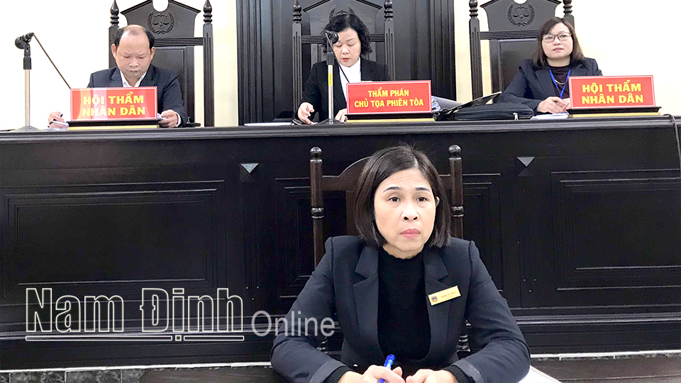 Cán bộ TAND huyện Trực Ninh tham gia phiên tòa xét xử các bị cáo trong vụ án “Cố ý gây thương tích”.  ảnh: Do cơ sở cung cấp