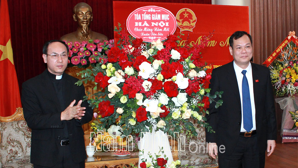 Đại diện Toà Tổng giám mục Hà Nội chúc Tết lãnh đạo Tỉnh ủy.