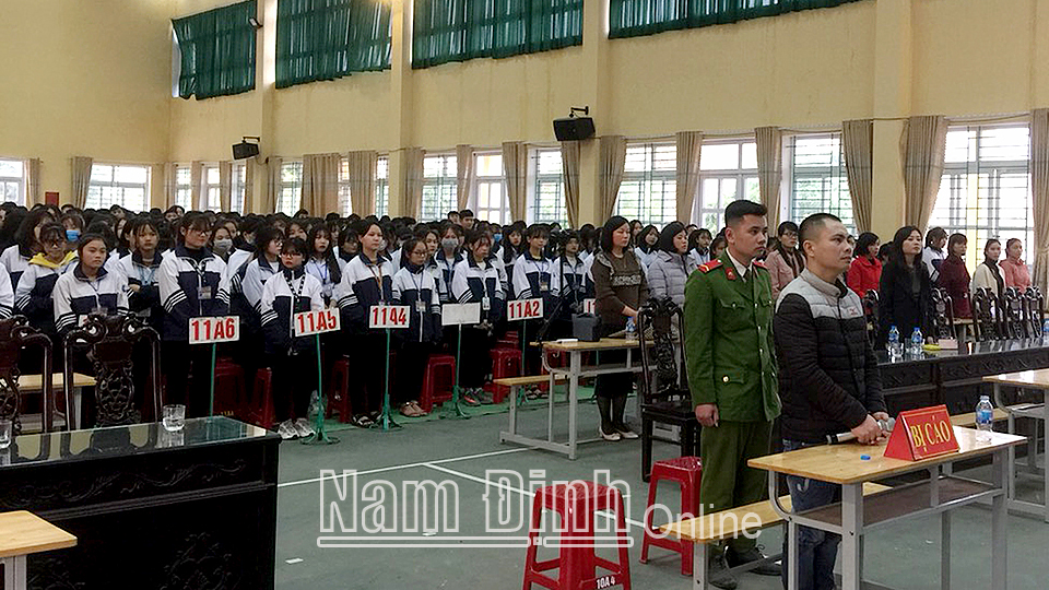 Tòa án nhân dân huyện Giao Thủy xét xử lưu động bị cáo Nguyễn Văn Khôi (SN 2001), trú tại xã Trực Thắng (Trực Ninh) về tội 