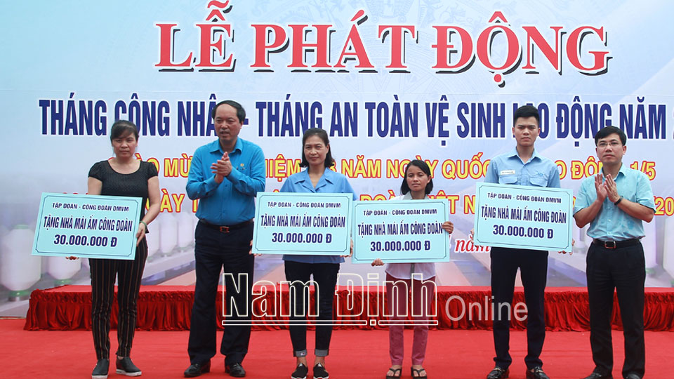 Công đoàn Dệt may Việt Nam tặng nhà “Mái ấm Công đoàn” cho công nhân có hoàn cảnh khó khăn của Nhà máy Sợi thuộc Tổng Công ty Cổ phần Dệt may Nam Định.