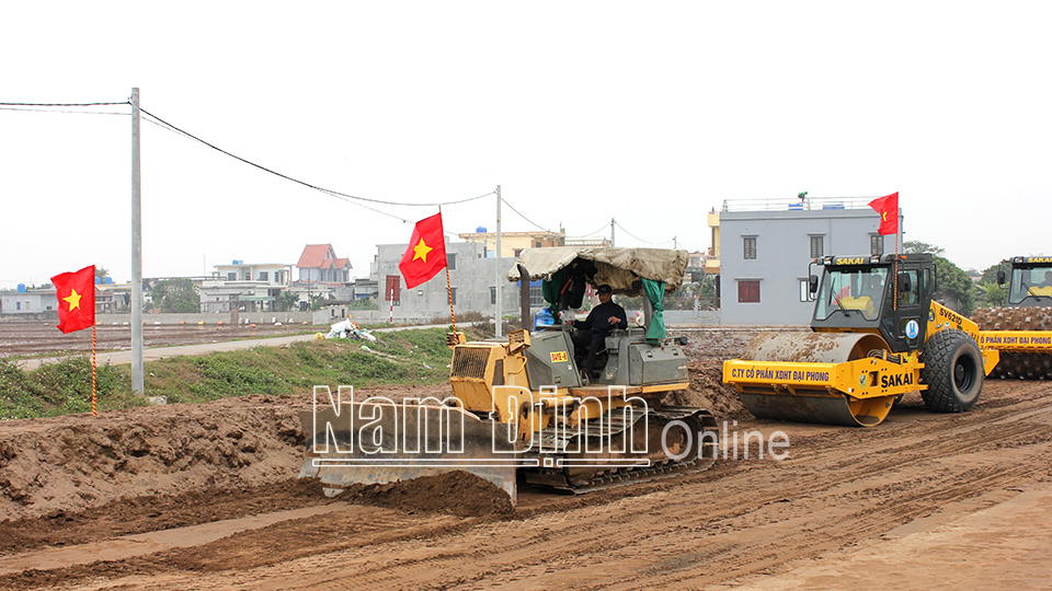 Thi công các hạng mục công trình tuyến đường bộ ven biển trên địa bàn huyện Giao Thủy.