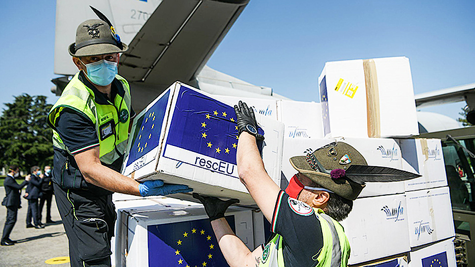 EU hỗ trợ I-ta-li-a khẩu trang chống dịch Covid-19. Ảnh: CONSILIUM.EUROPA.EU