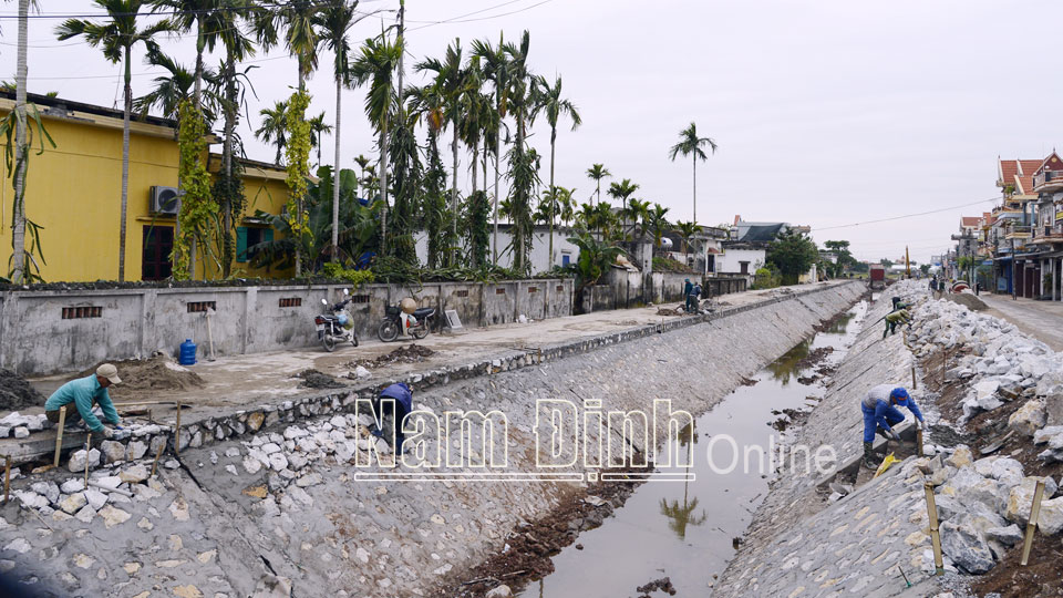 Xây dựng hệ thống kênh dẫn nước phục vụ phát triển sản xuất nông nghiệp hàng hóa tập trung ở thị trấn Cát Thành.