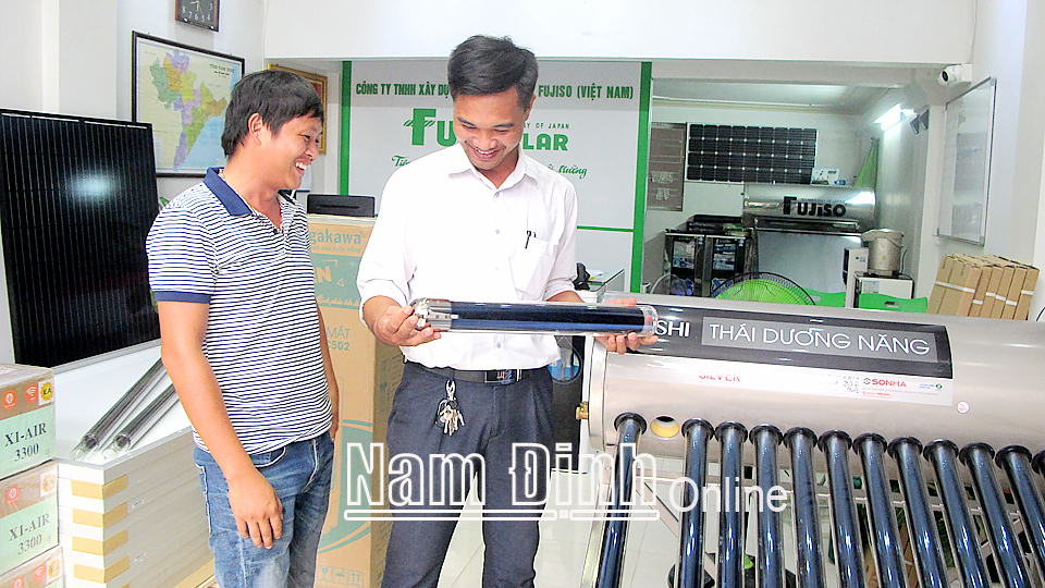 Giới thiệu sản phẩm năng lượng xanh cho khách hàng tại Công ty TNHH Xây dựng và Thương mại FUJISO (thành phố Nam Định).