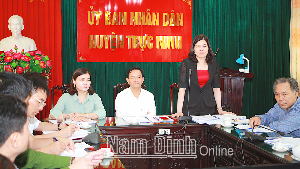 Đồng chí Phạm Thị Thu Hằng, Ủy viên Ban TVTU, Trưởng Ban Tuyên giáo Tỉnh ủy phát biểu tại buổi kiếm tra, giám sát.