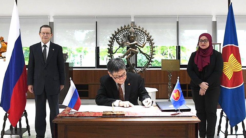 Lễ ký Bản ghi nhớ giữa ASEAN và Nga về hợp tác trong lĩnh vực quản lý thiên tai. Ảnh: ASEAN.ORG