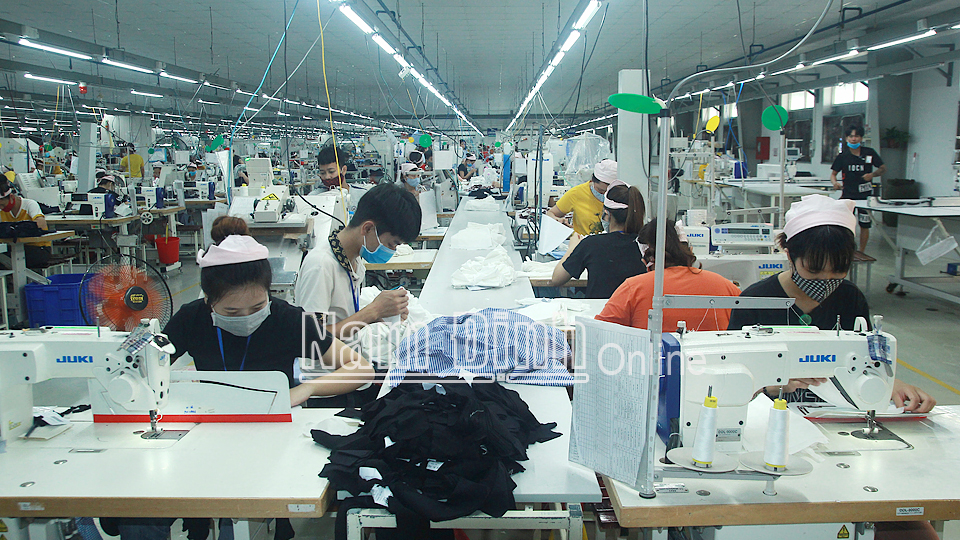 Công ty TNHH Smart Shirt Hải Hậu luôn đảm bảo ATVSLĐ cho công nhân.
