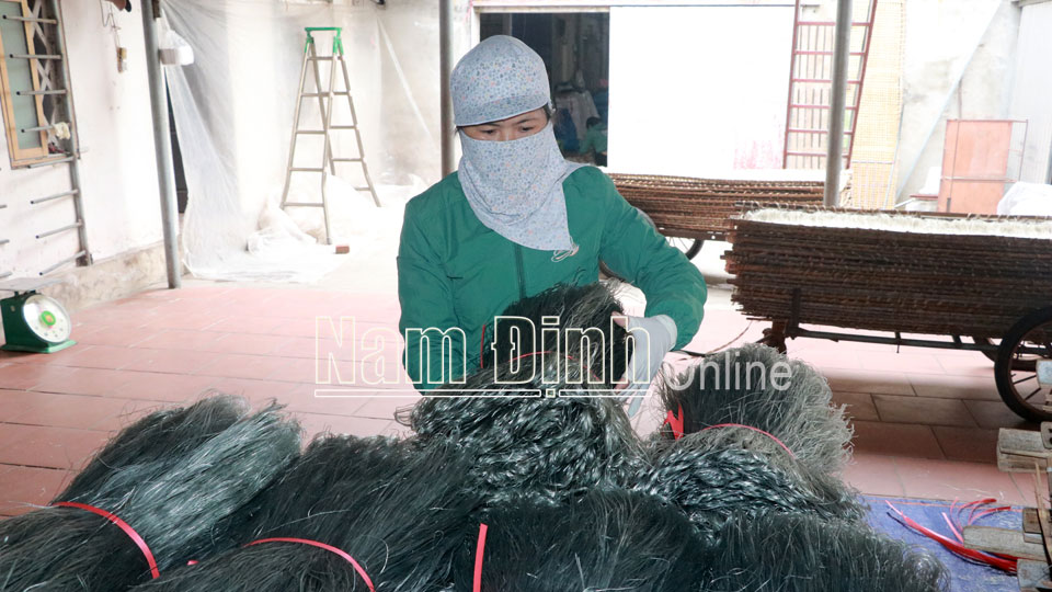 Miến dong truyền thống sản xuất tại làng Gò, xã Hải Minh (Hải Hậu) được xếp hạng sản phẩm OCOP 3 sao.
