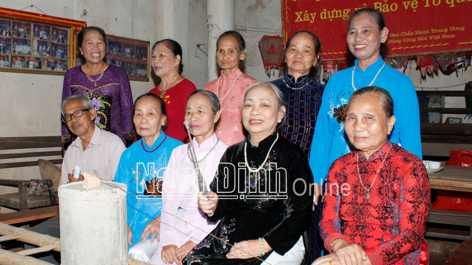 Người cao tuổi xã Thành Lợi thành lập đội hát Trống quân biểu diễn tại các lễ hội địa phương.