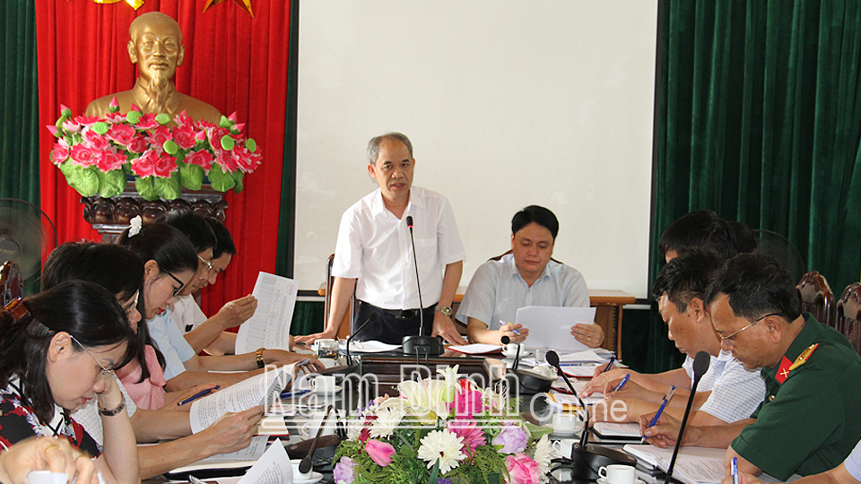 Đồng chí Đoàn Văn Hùng, Ủy viên Ban TVTU, Chủ tịch Ủy ban MTTQ tỉnh, Phó Chủ tịch UBBC tỉnh phát biểu tại hội nghị.