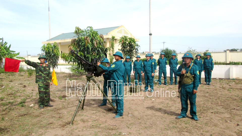 Lực lượng DQTV huyện Giao Thủy huấn luyện, nâng cao khả năng sẵn sàng chiến đấu.