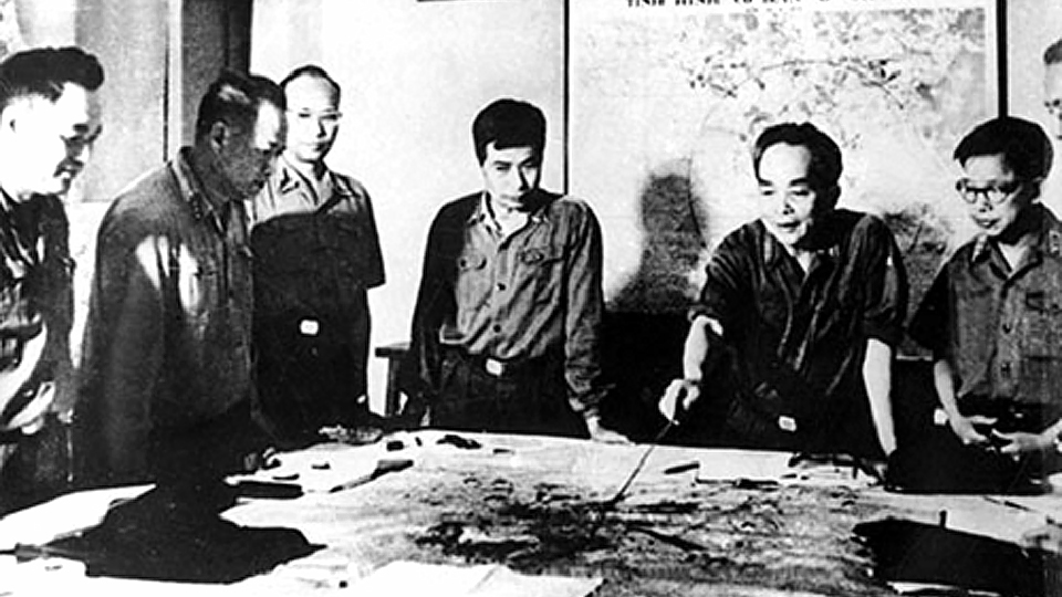 Ban Quân ủy Trung ương theo dõi diễn biến của Chiến dịch Hồ Chí Minh (Hà Nội, tháng 4-1975). Nguồn: baotanglichsu.vn