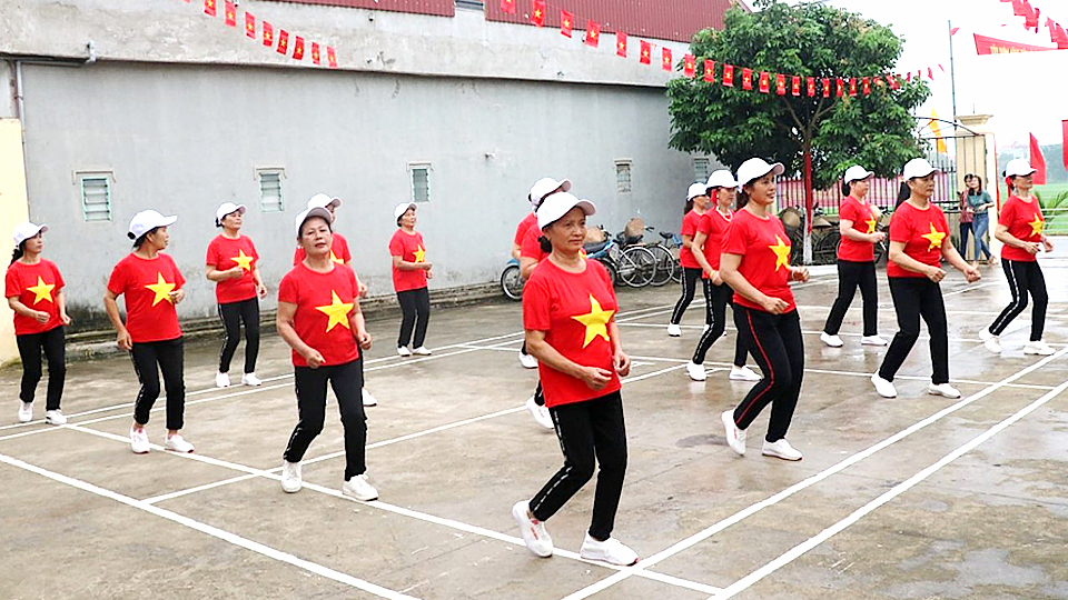 CLB dân vũ thôn An Lạc thường xuyên duy trì hoạt động tập luyện, biểu diễn phục vụ các sự kiện văn hóa thể thao của địa phương. Ảnh: Do cơ sở cung cấp