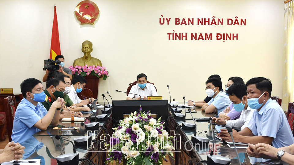Đồng chí Trần Lê Đoài, TUV, Phó Chủ tịch UBND, Phó Ban chỉ đạo phòng chống COVID-19 tỉnh dự hội nghị tại điểm cầu tỉnh ta.