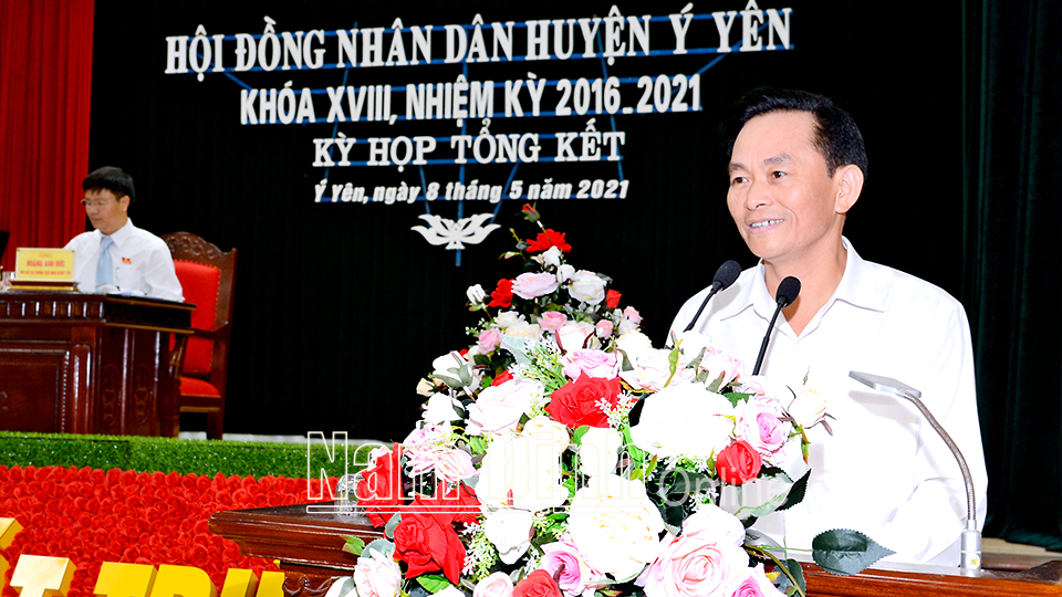 Đồng chí Nguyễn Phùng Hoan, Ủy viên Ban Thường vụ Tỉnh uỷ,  Phó Chủ tịch Thường trực HĐND tỉnh phát biểu tại kỳ họp.