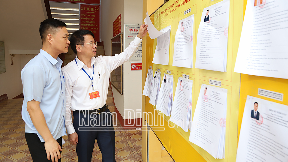 Kiểm tra, rà soát việc lập và niêm yết danh sách cử tri, người ứng cử đại biểu HĐND các cấp tại xã Xuân Thượng.