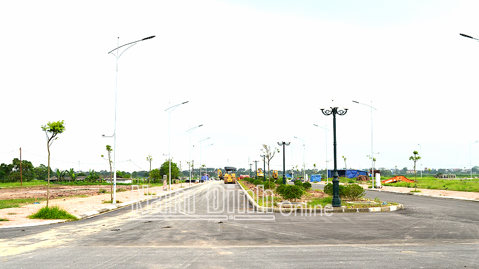 Giá đất nền tại một số khu vực xung quanh các dự án đô thị trọng điểm tại ngoại thành thành phố Nam Định có xu hướng tăng nhanh. (Trong ảnh: Thi công xây dựng khu đô thị mới phía nam sông Đào - thành phố Nam Định). Bài và ảnh: Đức Toàn