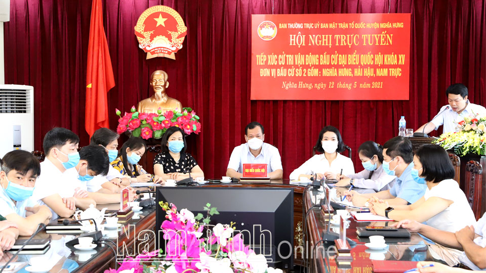 Các ứng cử viên đại biểu Quốc hội khóa XV tại đơn vị bầu cử số 2 tiếp xúc cử tri huyện Nghĩa Hưng.