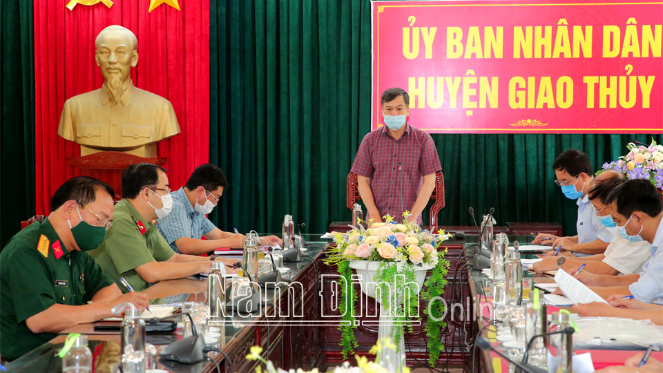 Đồng chí Trần Lê Đoài, TUV, Phó Chủ tịch UBND tỉnh, Phó trưởng Ban chỉ đạo phòng chống COVID-19 tỉnh phát biểu chỉ đạo buổi làm việc.