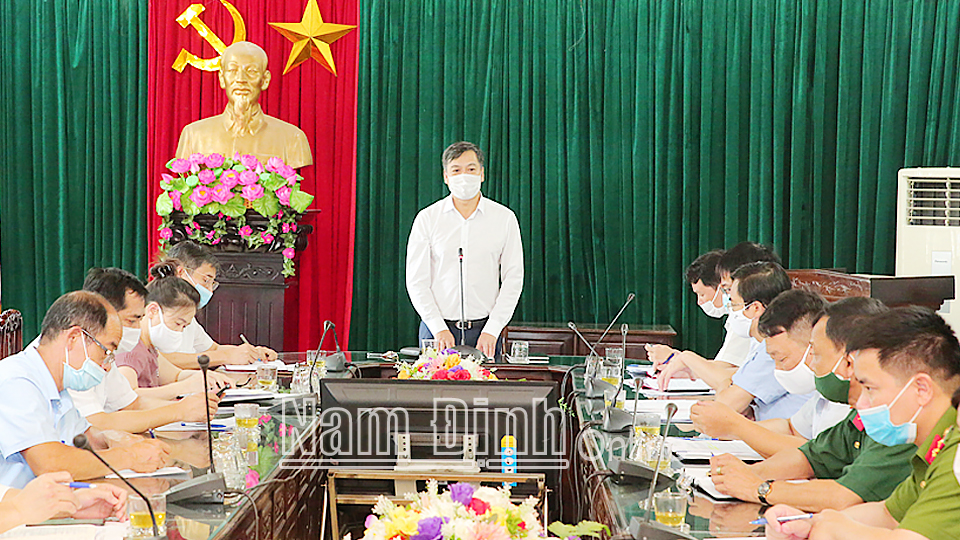 Đồng chí Trần Lê Đoài, TUV, Phó Chủ tịch UBND tỉnh, Phó trưởng Ban chỉ đạo phòng chống COVID-19 tỉnh phát biểu chỉ đạo buổi làm việc.