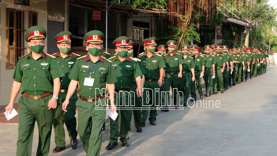 Cán bộ, chiến sĩ Ban CHQS huyện Hải Hậu tham gia Ngày hội non sông.