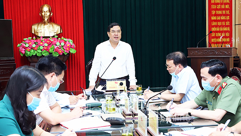  Đồng chí Phạm Gia Túc, Ủy viên BCH Trung ương Đảng, Bí thư Tỉnh ủy phát biểu tại buổi làm việc với Huyện ủy Hải Hậu.