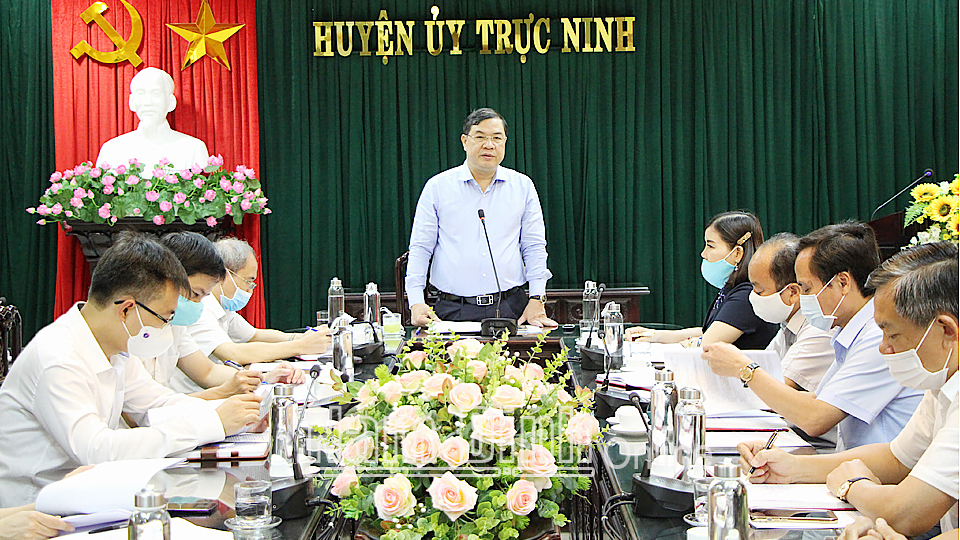 Đồng chí Phạm Gia Túc, Uỷ viên BCH Trung ương Đảng, Bí thư Tỉnh uỷ phát biểu kết luận buổi làm việc.