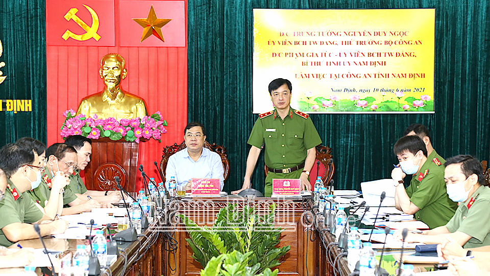 Đồng chí Trung tướng Nguyễn Duy Ngọc, Ủy viên BCH Trung ương Đảng, Thứ trưởng Bộ Công an phát biểu tại buổi làm việc.