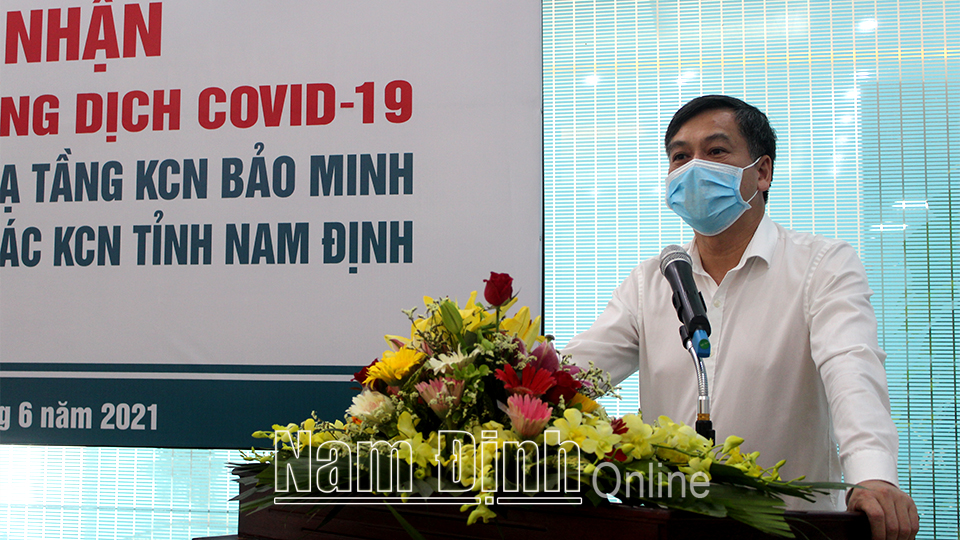 Đồng chí Trần Lê Đoài, TUV, Phó Chủ tịch UBND tỉnh phát biểu cảm ơn các doanh nghiệp tại lễ tiếp nhận.