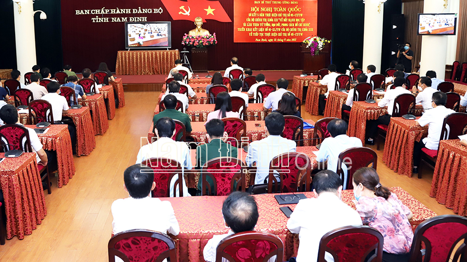 Quang cảnh hội nghị trực tuyến tại điểm cầu Nam Định. ảnh: Hoàng Tuấn