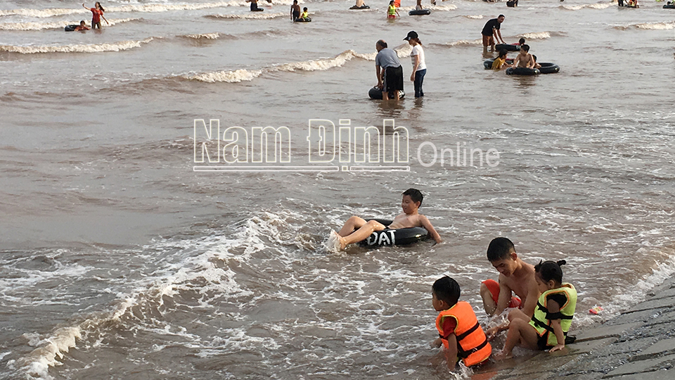 Ngày hè trên khu du lịch biển Quất Lâm (Giao Thủy) (Ảnh chụp trước ngày 27-4-2021). Ảnh: Xuân Thu