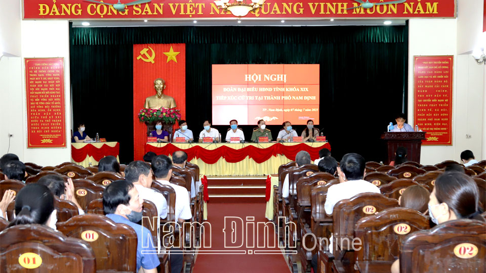 Quang cảnh buổi tiếp xúc cử tri TP Nam Định.