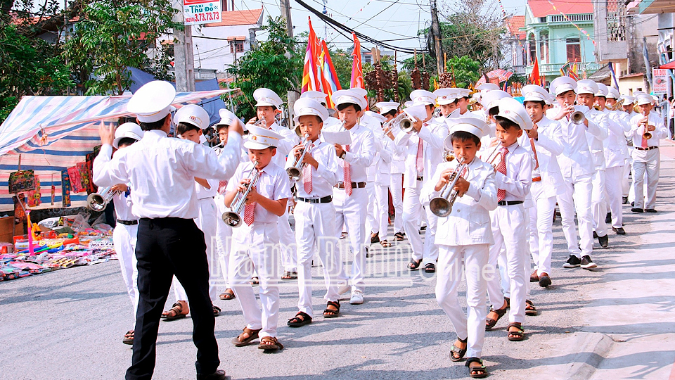 Biểu diễn kèn đồng trong lễ hội truyền thống xã Xuân Bắc (Ảnh chụp trước ngày 27-4-2021).