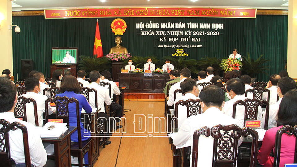 Đồng chí Phạm Gia Túc, Ủy viên Ban Chấp hành Trung ương Đảng, Bí thư Tỉnh ủy phát biểu chỉ đạo tại kỳ họp.