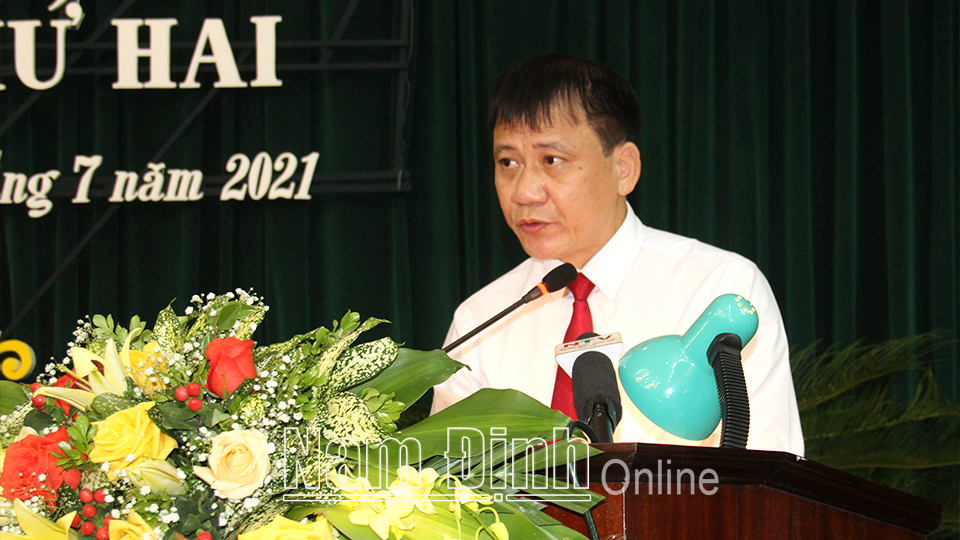 Đồng chí Mai Thanh Long, TUV, Phó Chủ tịch HĐND tỉnh trình bày tổng hợp ý kiến, kiến nghị của cử tri với kỳ họp thứ hai HĐND tỉnh.