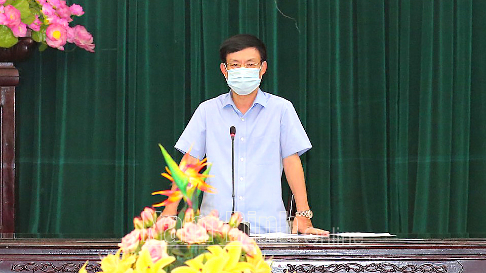 Đồng chí Phạm Đình Nghị, Phó Bí thư Tỉnh uỷ, Chủ tịch UBND tỉnh phát biểu chỉ đạo hội nghị.