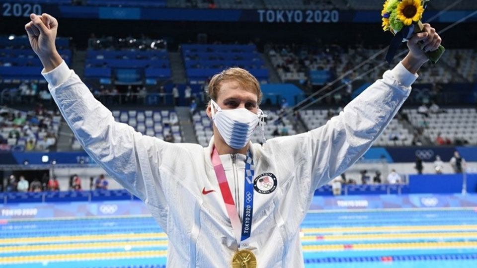 Chase Kalisz giành HCV đầu tiên cho Mỹ ở Olympic Tokyo 2020. Ảnh: Getty.
