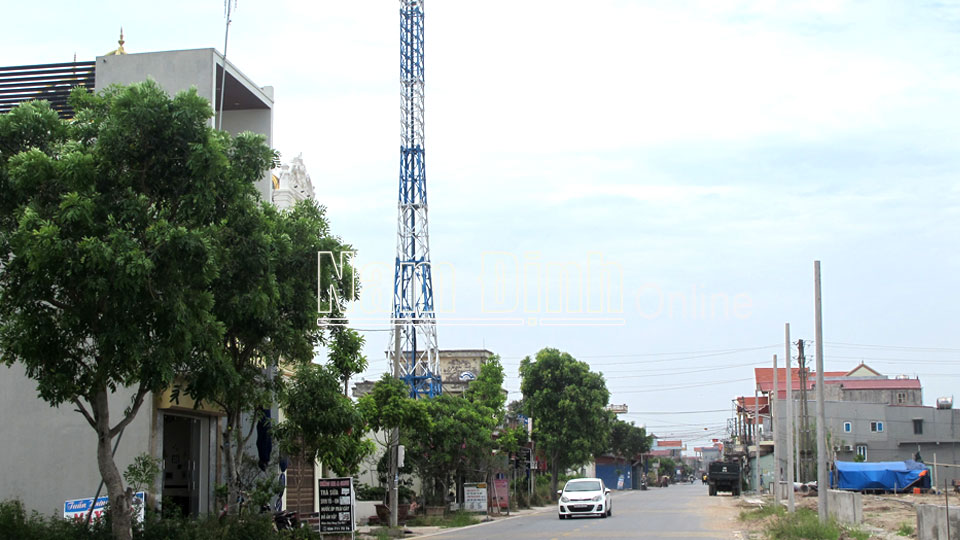 Cột viễn thông trạm BTS khu vực xã Nghĩa Lạc (Nghĩa Hưng) vừa được Viễn thông Nam Định tu sửa, đảm bảo an toàn thông tin liên lạc trong mùa mưa bão.