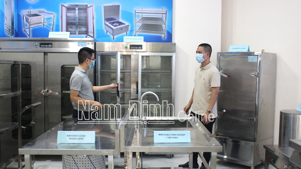 Hệ thống bếp ăn của Công ty cổ phần Thiết bị máy Mạnh Đạt được trưng bày tại khu trưng bày, tư vấn, quảng bá công nghệ thiết bị của Trung tâm Ứng dụng, dịch vụ Khoa học và Công nghệ.