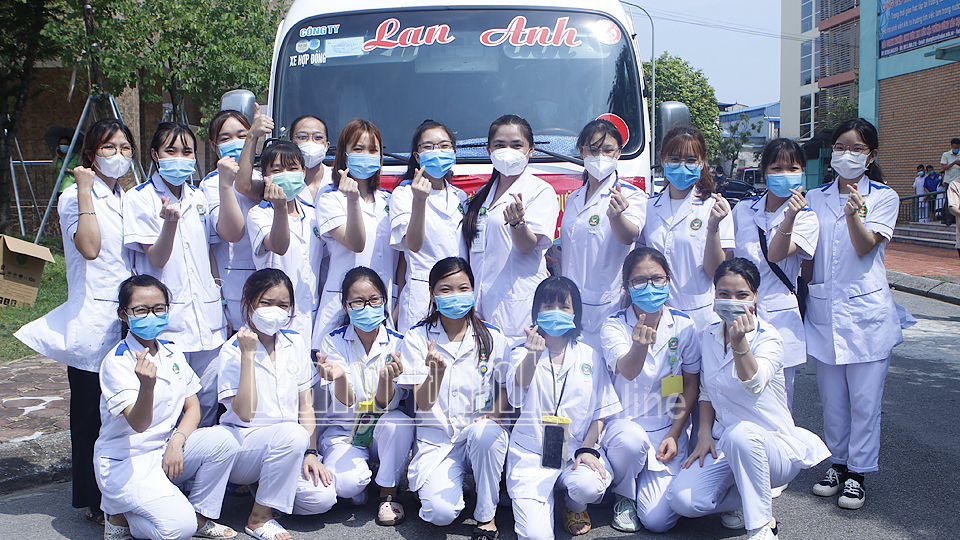 Khí thế xung khích của cán bộ, giảng viên, sinh viên nhà trường lên đường làm nhiệm vụ phòng, chống dịch tại tỉnh Đồng Nai