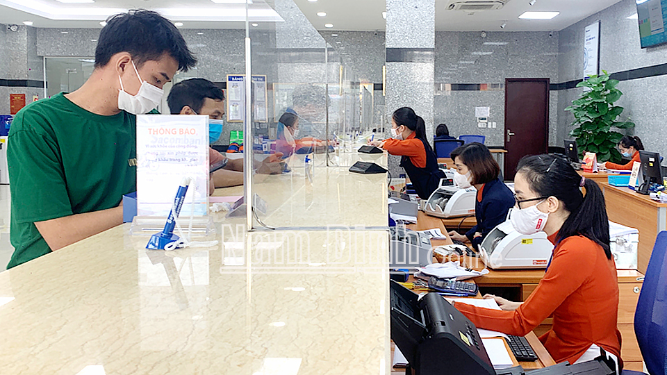 Chi nhánh Ngân hàng Thương mại Cổ phần Sài Gòn Thương Tín - Nam Định ứng dụng công nghệ thông tin giải ngân nguồn vốn vay.  