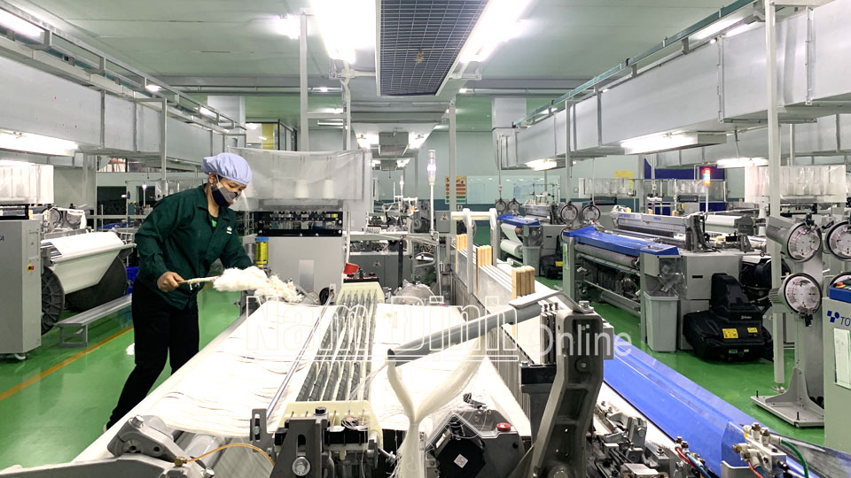 Công ty CP Dệt Bảo Minh (KCN Bảo Minh) chủ động đầu tư dây chuyền sản xuất hiện đại, góp phần nâng cao hiệu quả bảo vệ môi trường.