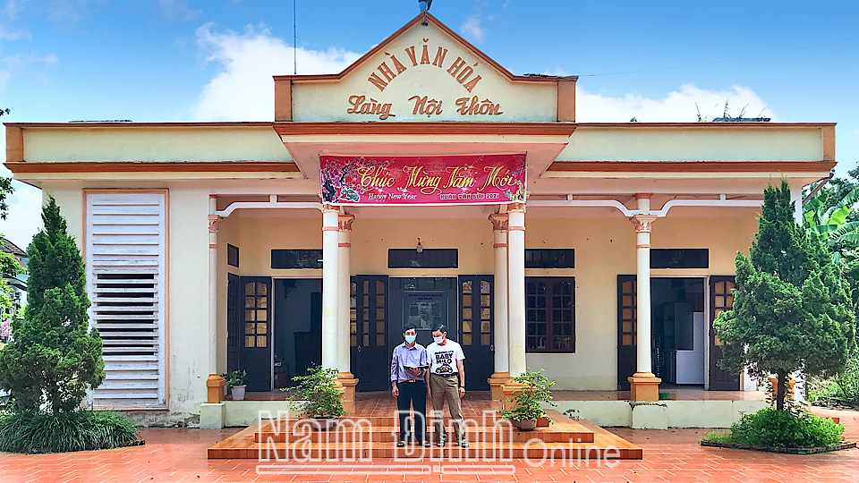 Nhà văn hóa thôn Nội Thôn xây dựng khang trang, rộng rãi đáp ứng nhu cầu luyện tập văn nghệ, thể thao của người dân.