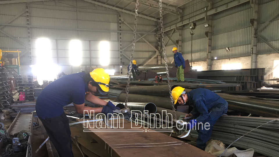 Sản xuất các sản phẩm cơ khí tại Công ty CP Kết cấu thép Việt Thắng (Nam Trực).