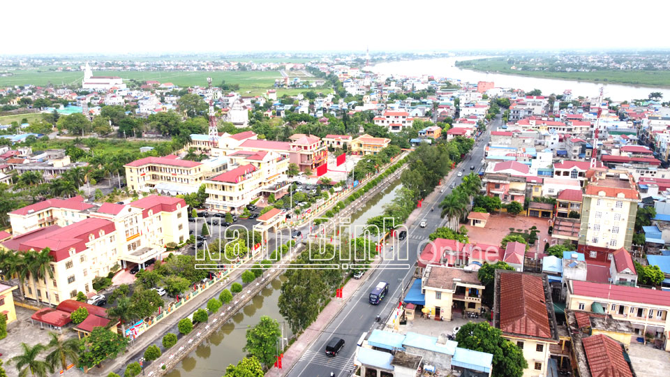Khu vực trung tâm thị trấn Cổ Lễ được đầu tư hệ thống hạ tầng kỹ thuật đồng bộ góp phần quan trọng trong phát triển kinh tế - xã hội của huyện Trực Ninh.