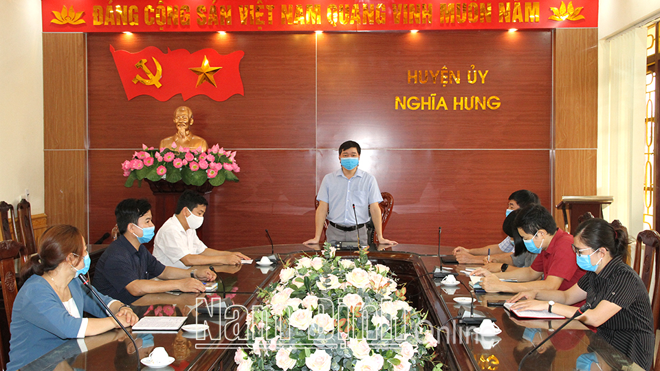Ban Chỉ đạo 35 huyện Nghĩa Hưng triển khai kế hoạch công tác.  Ảnh: Thu Thủy