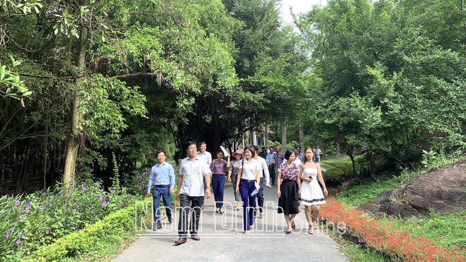 Xã Minh Tân (Vụ Bản) tích cực cải tạo cảnh quan, bảo vệ môi trường trong xây dựng nông thôn mới nâng cao (Ảnh chụp trước ngày 27-4-2021).