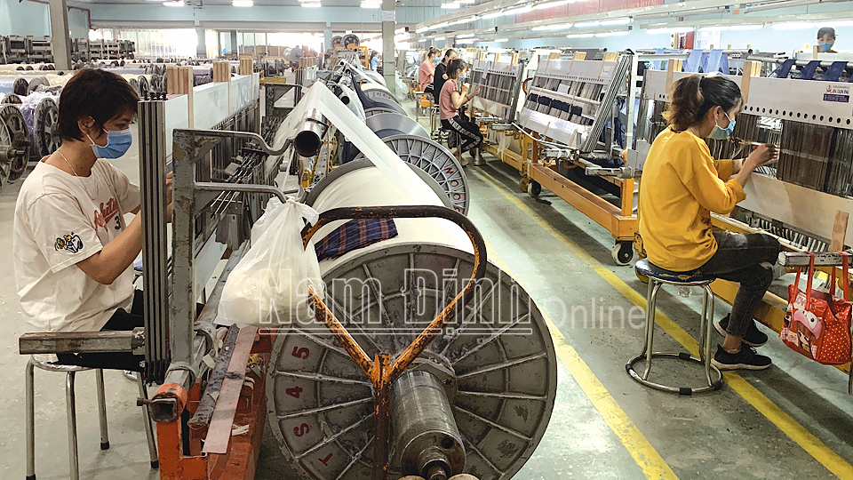 Sản xuất tại Công ty CP Dệt nhuộm Sunrise Việt Nam, Khu công nghiệp Bảo Minh, huyện Vụ Bản